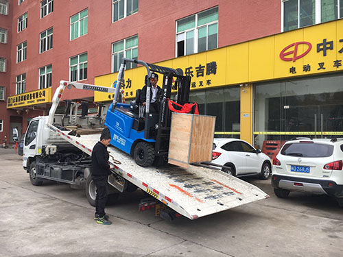 廈門電動叉車公司，銷售比亞迪電動叉車2.5噸一臺