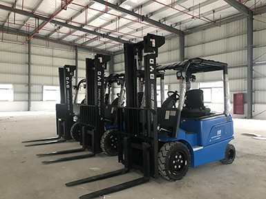 感謝蔡總的大力支持，再次購買3+1臺比亞迪叉車，祝：生意興?。? /></em><b>感謝蔡總的大力支持，再次購買3+1臺比亞迪叉車，祝：生意興??！</b></a></li>

    <li><a href=