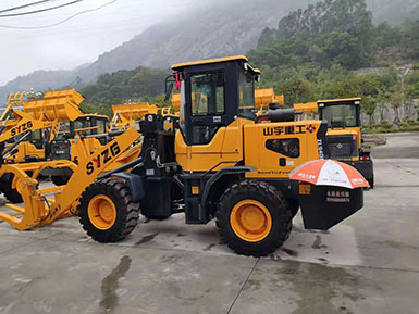 恭喜羅總喜提新車，山宇裝載機(jī)940走起，山宇重工，助您成功！